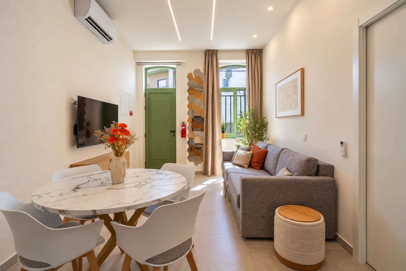 Right Residence — Living room & entrance